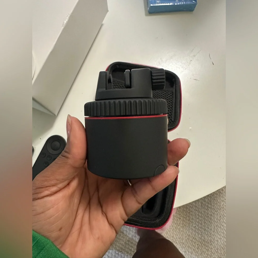 NWT Pivo Smartphone Camera Mount Full Set with Remote, Carrying Case and Cords